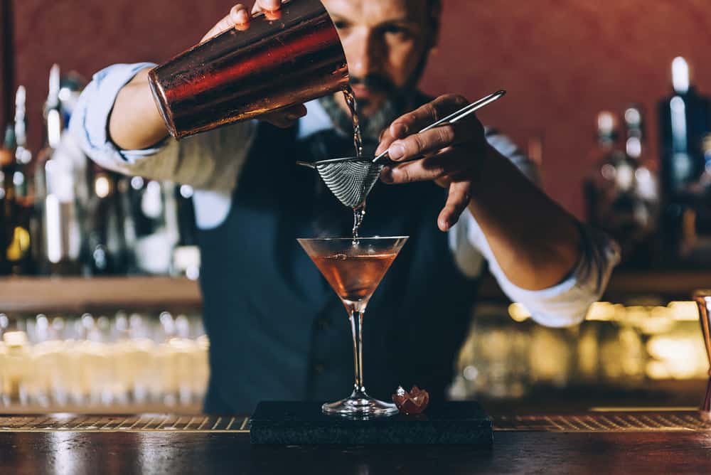 How to Become a Bartender