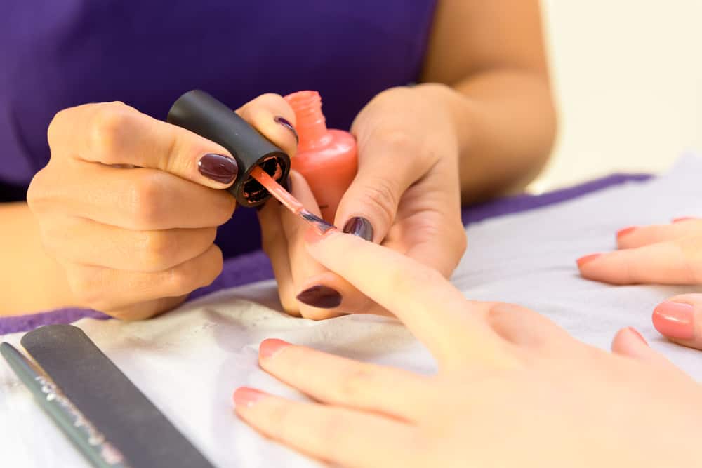 How to Become a Beautician