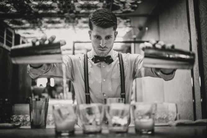 Shake it up: Mixologist vs Bartender!