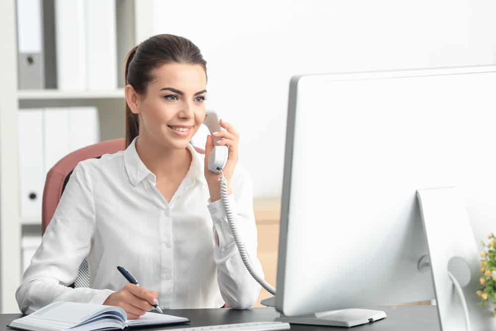 How to Become a Receptionist