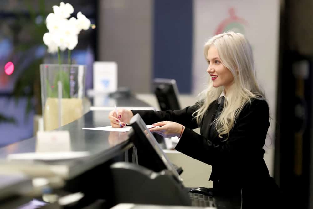 Cómo convertirse en recepcionista