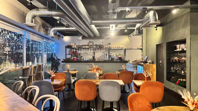 Barista and Waiter / Waitress