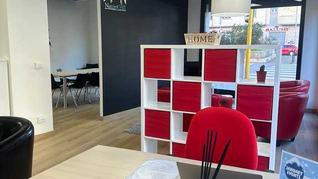 Receptionist