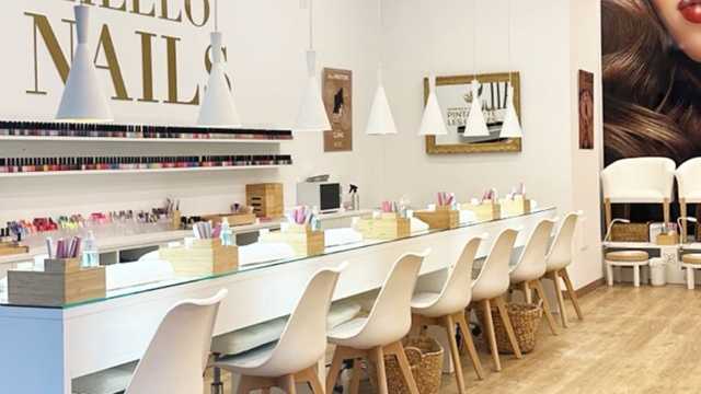 Manicurista técnica uñas