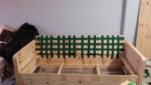 Seamstress for sofa cushions