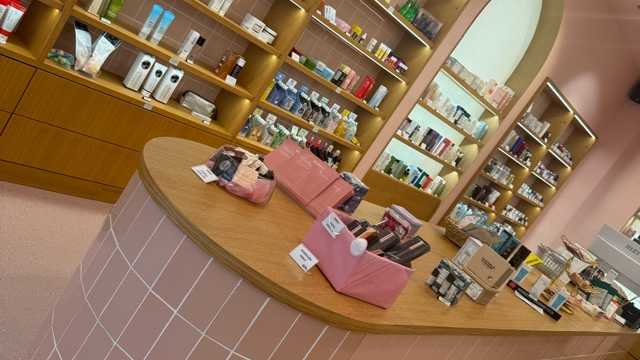 Esteticista y Dependienta