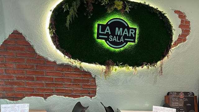 Camarero/a y Ayudante/a de Cocina