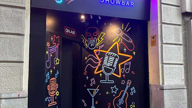 Técnico de sala y sonido / Camarero