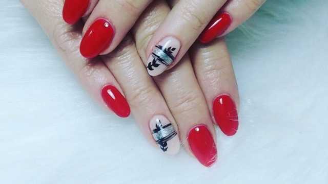 Técnico/a de Uñas y Pestañas