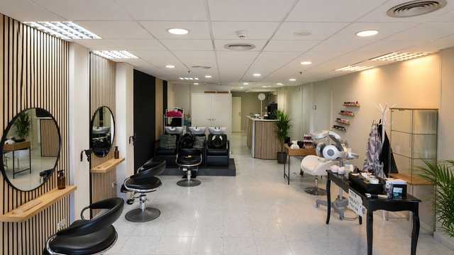 BARBERO Y PELUQUERO/A CON EXPERIENCIA