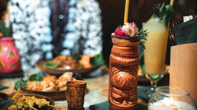 Cocktail Waiter / Waitress