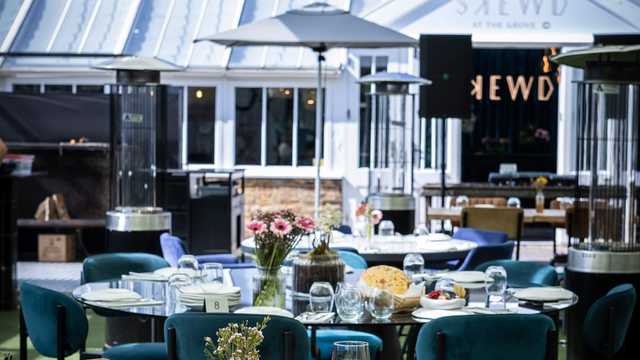 Commis Waiter / Waitress