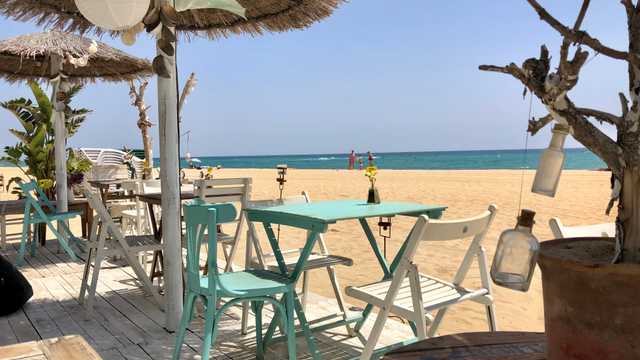 Camarero/a y Ayudante/a de Cocina