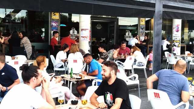 Camarero chico para sala