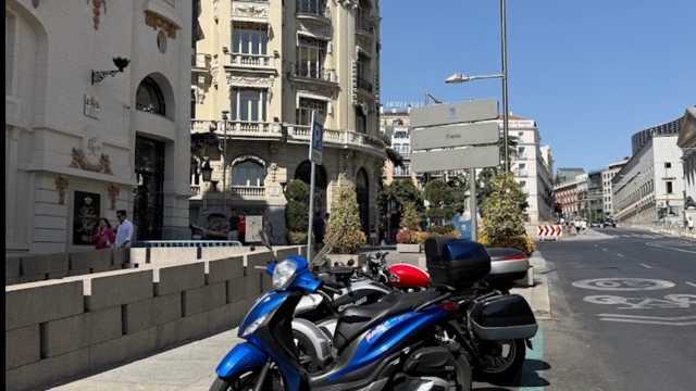 Atención a cliente en alquiler de motos
