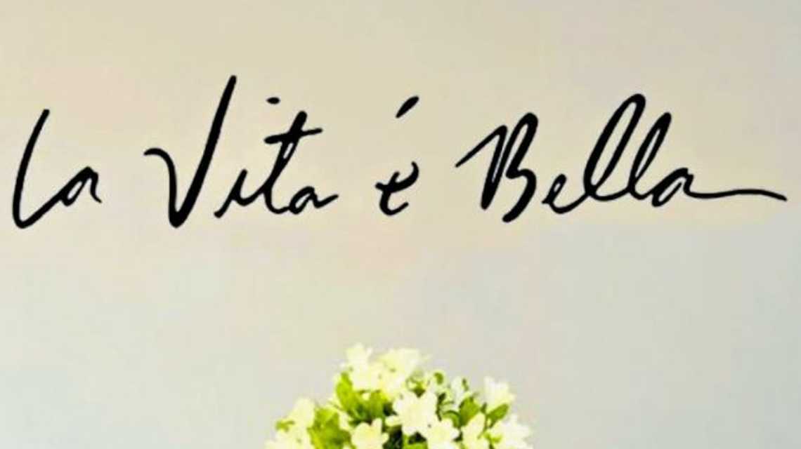 LA VITA E BELLA cover image