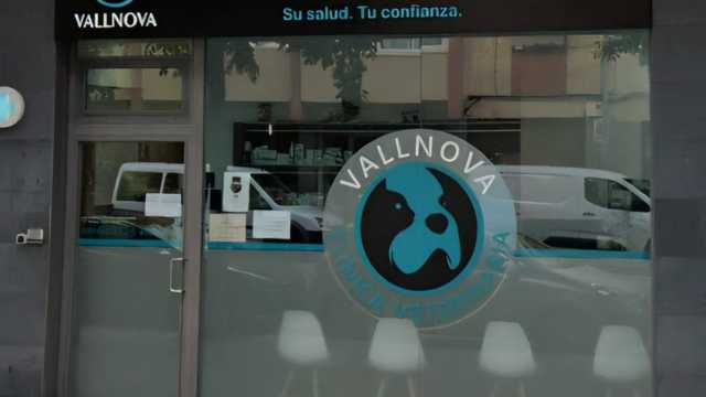 Se busca dependiente/a de tienda de mascostas,