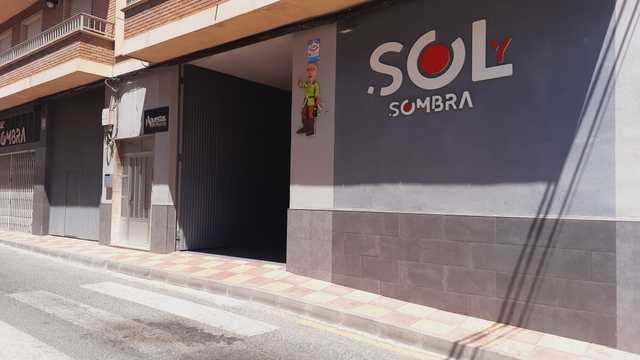Camarero/a de salón de juegos
