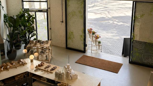 Barista manager de cafeteria d'especialitat, llibreria i flors