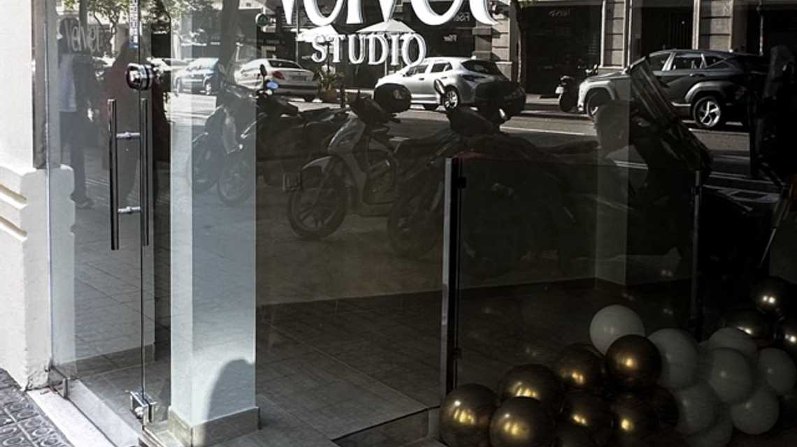 Velvet Studio | Peluquería | maquillaje | Cejas cover image