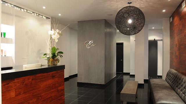 Receptionist