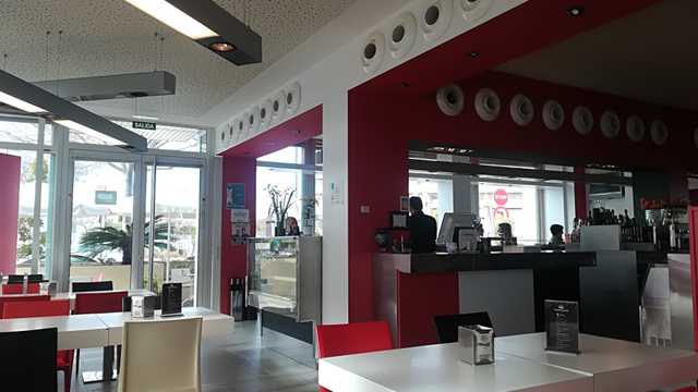 Cocinero/a y Ayudante/a de Cocina