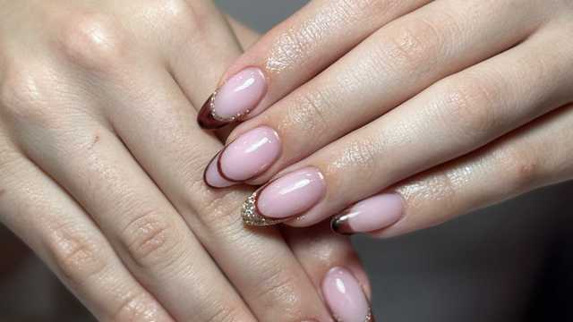 Lashista y manicurista