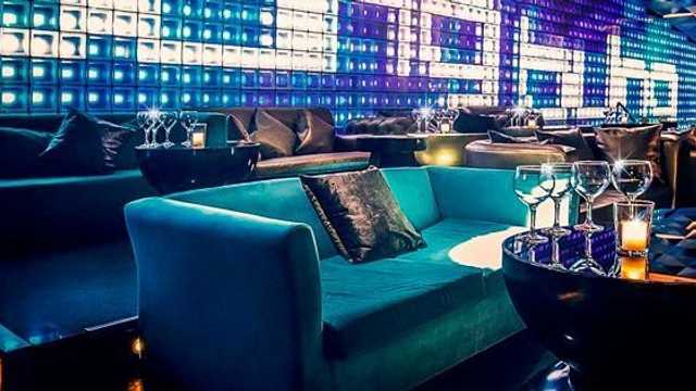 Camarera/o de Barra para  VIPs