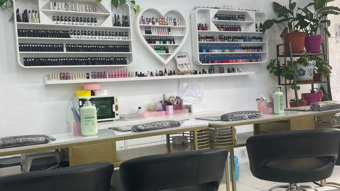 Uñas y Peluqueria cover image