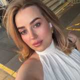 Laura-Simona B. avatar icon