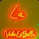 La Vida Es Bella logo