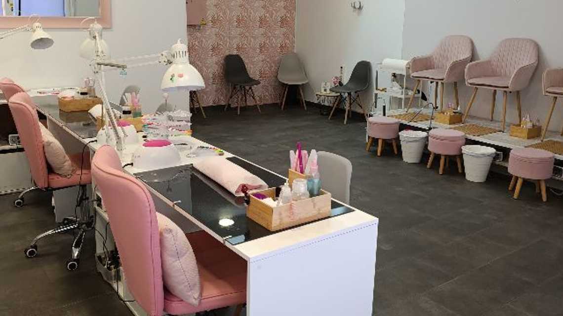 Nails Sandra Caballero cover image