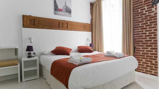 Recepcionista de Hostal (28h) + 2 Noches de Guardia
