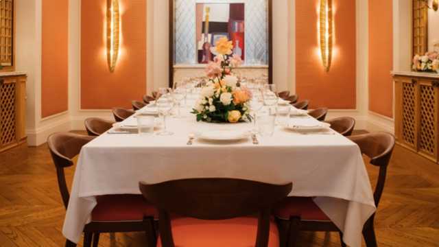 Head Waiter / Waitress