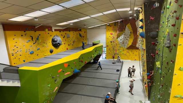 Camarero/a cafetería y atención recepción – Rocódromo Alcorcón (Madrid)