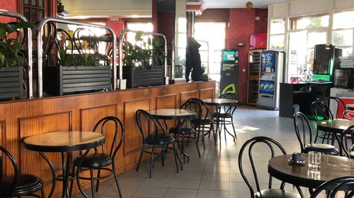 Hotel-Cafeteria Cristaleiro cover image