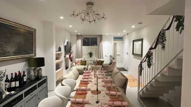 Waitress/ waiter for a Christmas party today 4pm-9pm