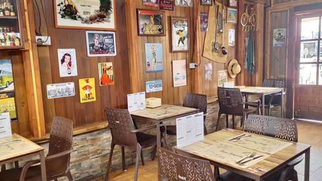 Camarero/a