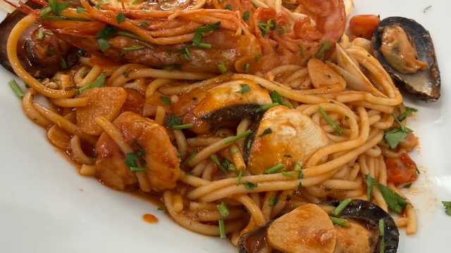 Cocinero/a y camarera