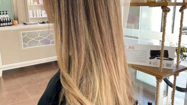 Oficial de Peluquería