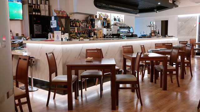 Cocinero/a y Ayudante/a de Cocina