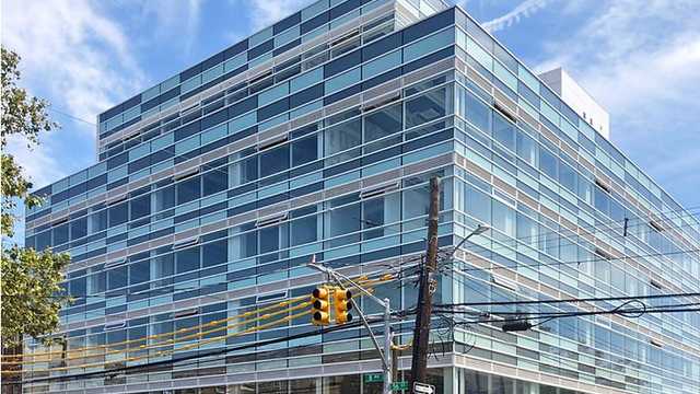 Front Desk Receptionist (Health care) Speaks Mandarin and English