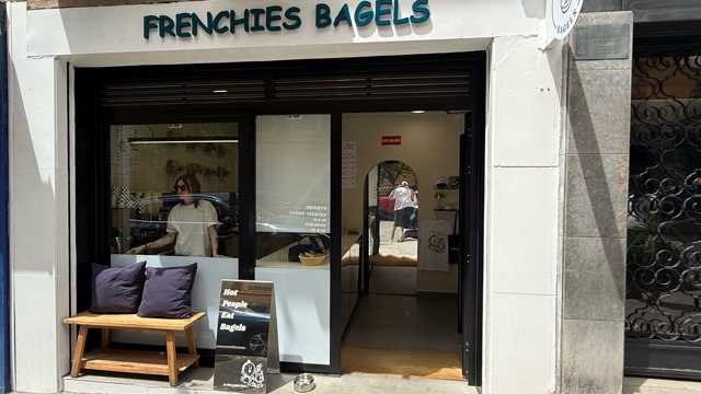 Ayudante de Cafetería - Bagels y Café (Viernes y Sábados)