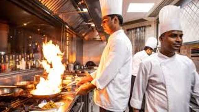 Ayudante/a de Cocina y Limpiador/a