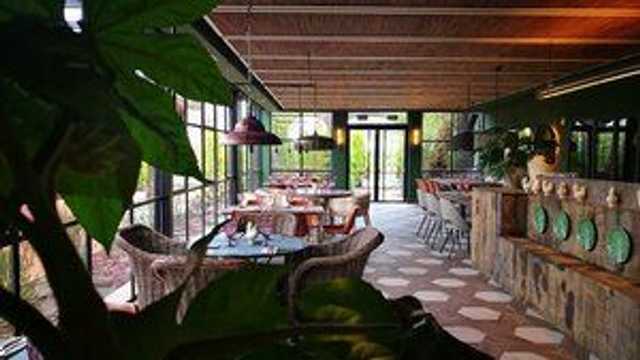 Ayudante/a de Cocina y Limpiador/a