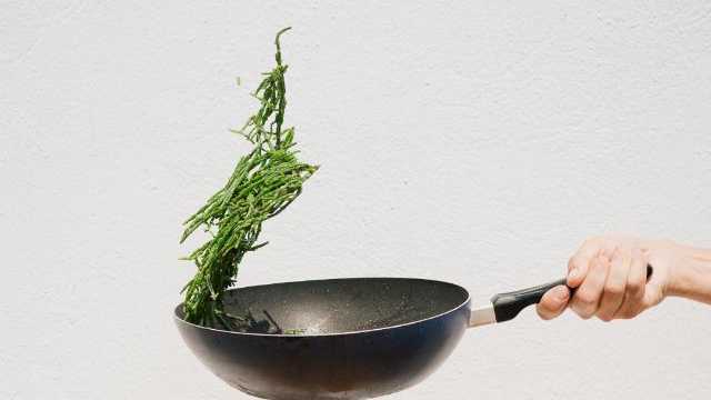 Camarero/a y Ayudante/a de Cocina