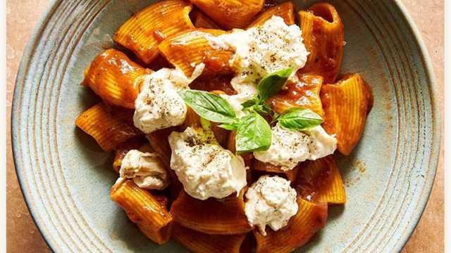 Cocinero/a y Ayudante/a de Cocina