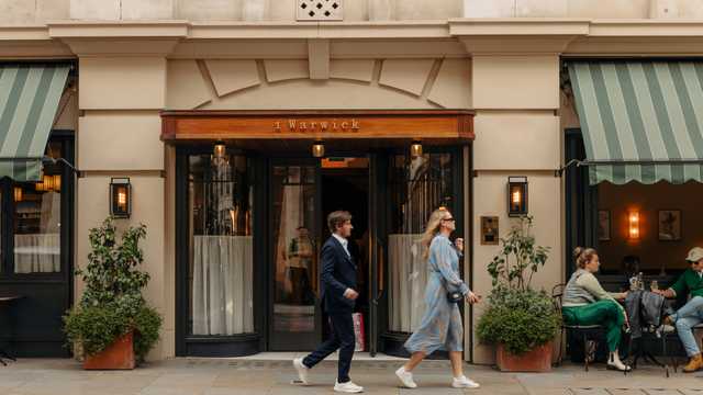 Head Waiter / Waitress