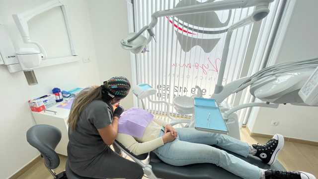 Higienista o Auxiliar Dental.