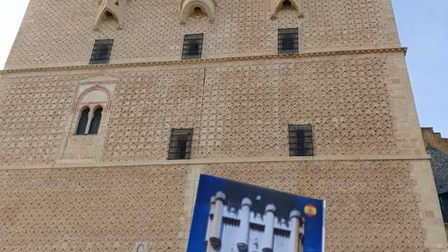 Diseñador/a con Enfoque en Ilustración y Merchandising Cultural